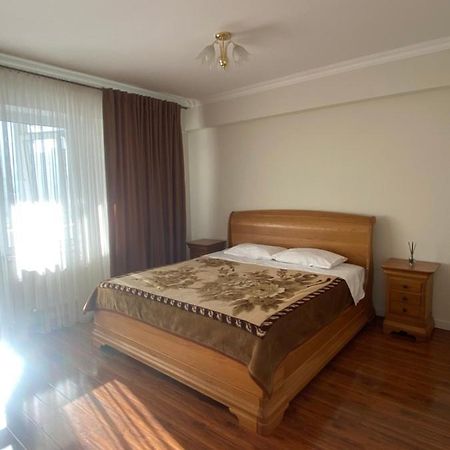 Appartement Avec 2 Chambres En Centre Ville Chisinau Exterior foto