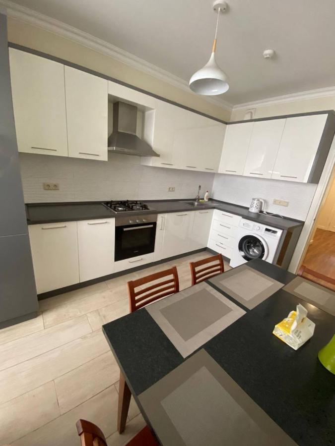 Appartement Avec 2 Chambres En Centre Ville Chisinau Exterior foto